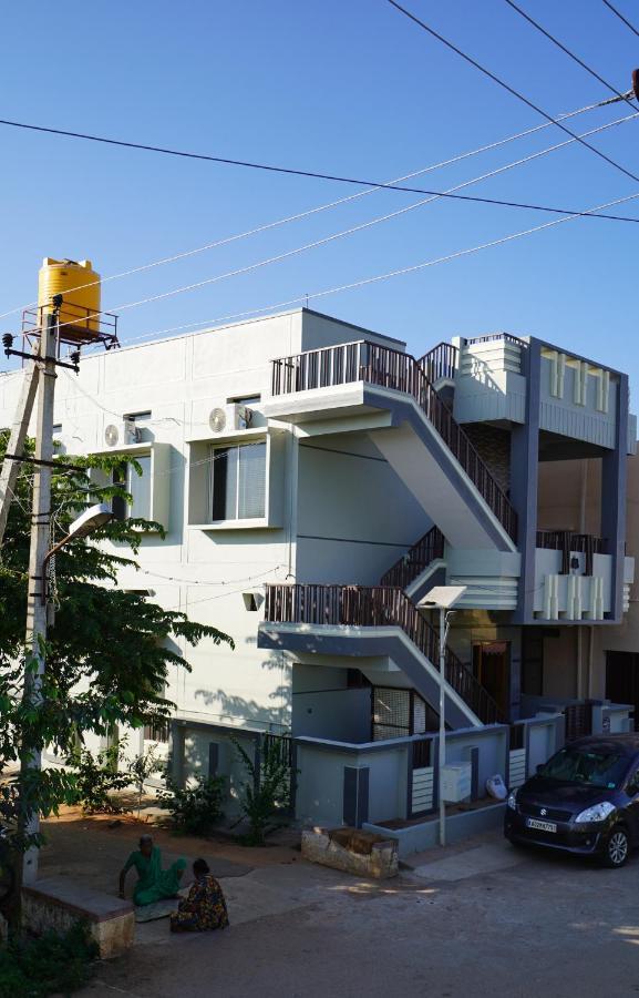 Akash Homestay ฮัมปี ภายนอก รูปภาพ
