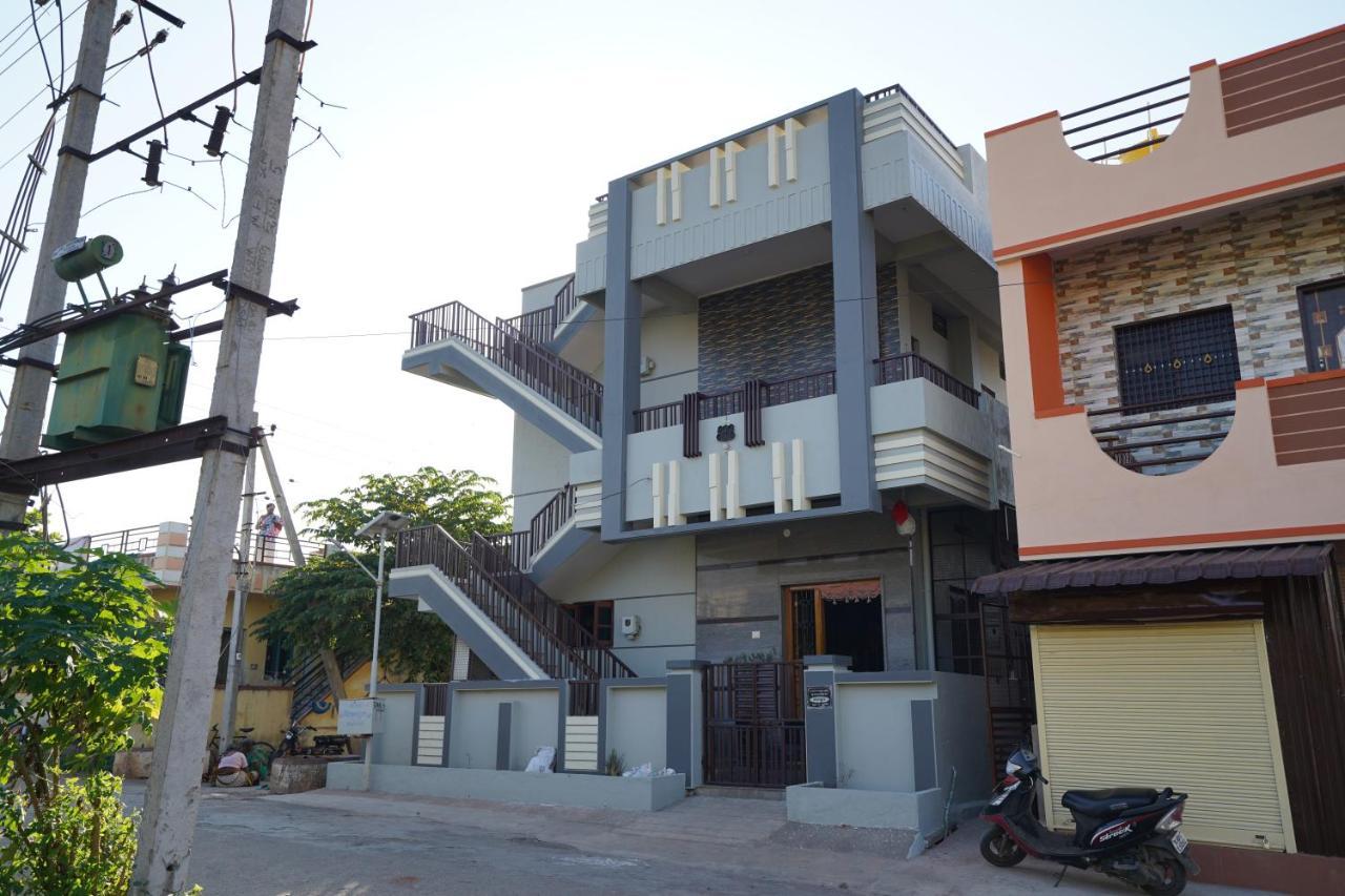 Akash Homestay ฮัมปี ภายนอก รูปภาพ
